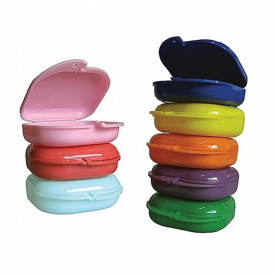 Ventilated plastic retainer storage case